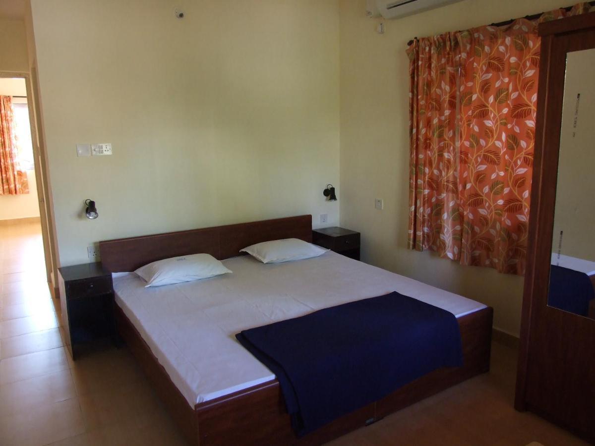 Empire Guest House Calangute Bagian luar foto