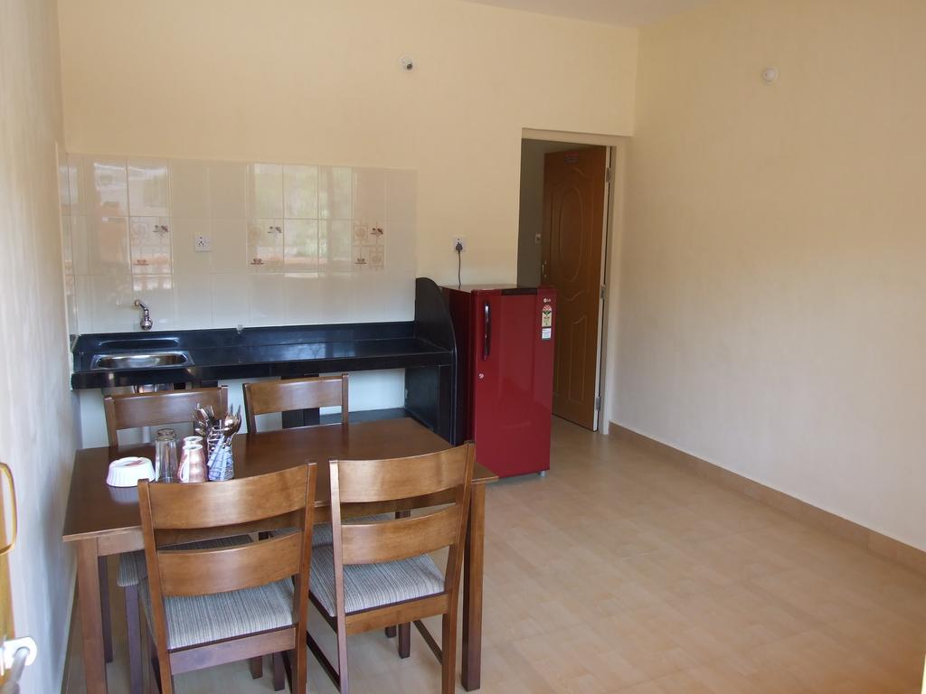 Empire Guest House Calangute Bagian luar foto
